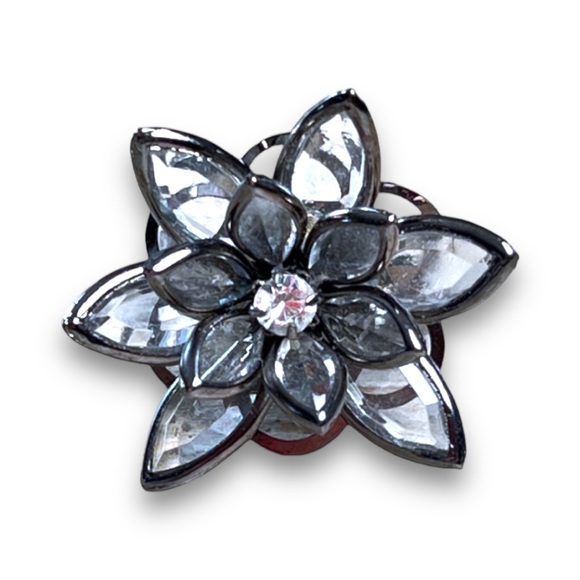 Crystal Facetted Lotus Flower Cocktail Ring - Picture 9 of 12